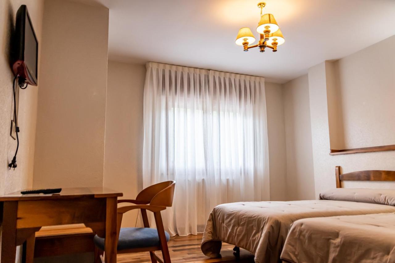 Hostal Restaurante Ventasierra Valdoré 외부 사진